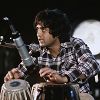 [TITLE: Zakir Hussain, indischer Tabla-Spieler, spielt gemeinsam mit Shankar als Shankar-Hussain Duo auf dem Jazz Fest Berlin, Philharmonie, 1981. (Photo by kpa/United Archives via Getty Images)] [AUTHOR: kpa/United Archives] [SOURCE: Getty]