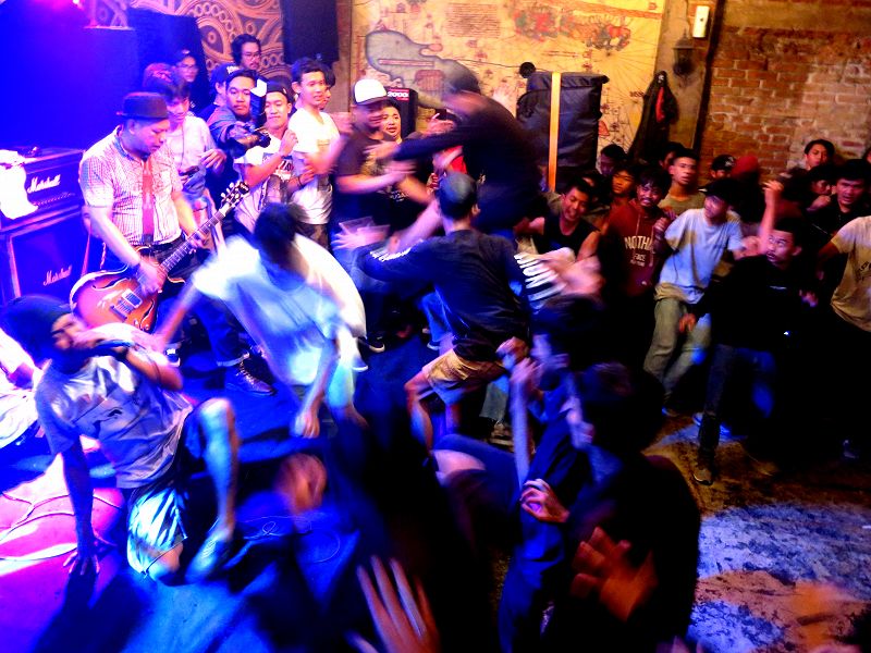 HYPERLOCAL CLUB w/ Luigi Monteanni