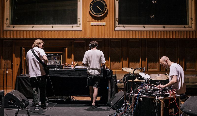 ГОСТ ЗВУК (GOST ZVUK) w/ ELEKTRICHESKAYA SOBAKA