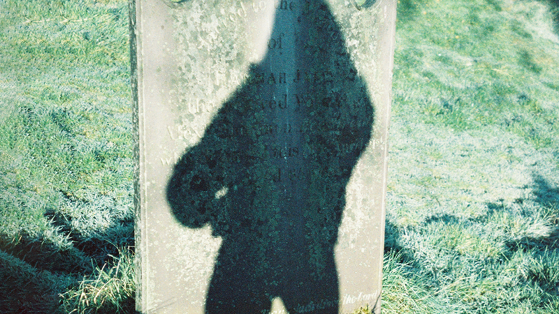 PLAYING HIDE-AND-SEEK IN THE OLD GRAVEYARD W/ SIÓG
