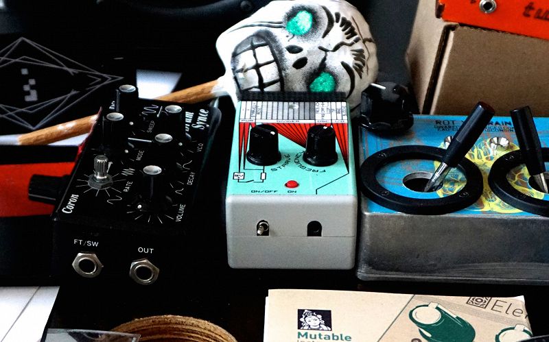 S K Y A P N E A w/ Robert Lippok