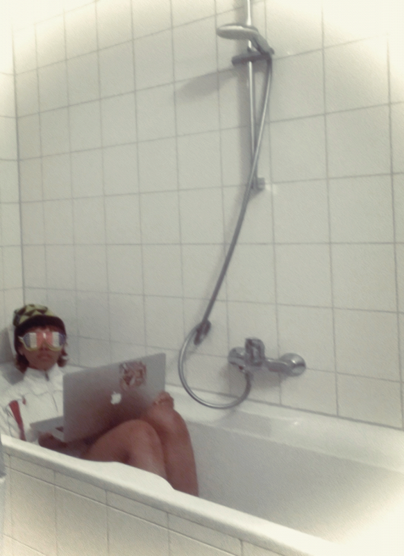 Joyful tub tunes w/ Kyoputty