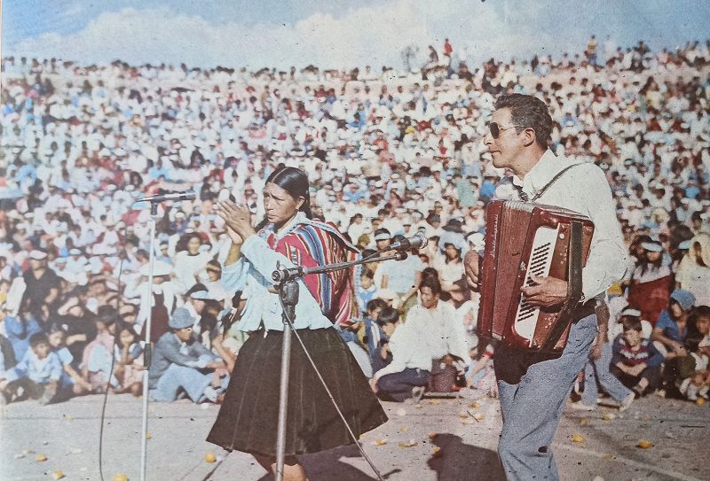 Resistant Heart and Minds from Bolivia // 70s-80s Huayños and Kullaguadas from Cochabamba Selected by Sonido Martines