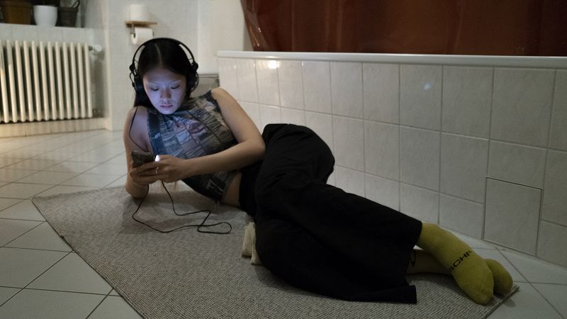 ROOMIES w/ MOBILEGIRL - Music For The Bathroom Floor