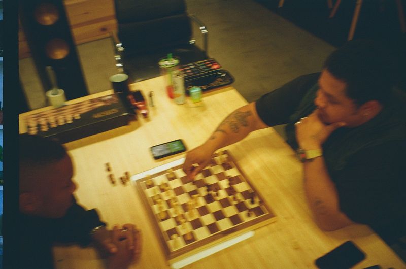 Dreamcastmoe w/ Shungu live from Brussels “two chicken bones one cup”