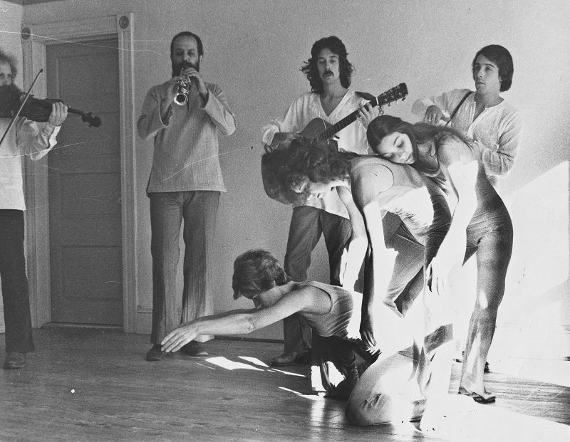 Smithsonian Folkways: Wall Matthews of Entourage Music & Theatre Ensemble