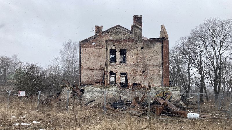 Their empty eyes look down on us w/ cold coast