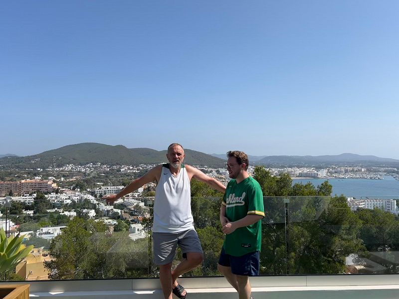 The One Glove Breakfast Show w/ Macca & Steve Cobby 