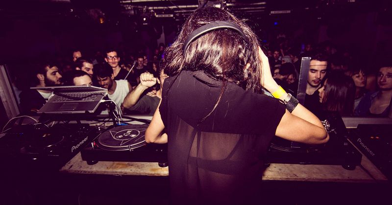 Minimal Wave w/ Veronica Vasicka