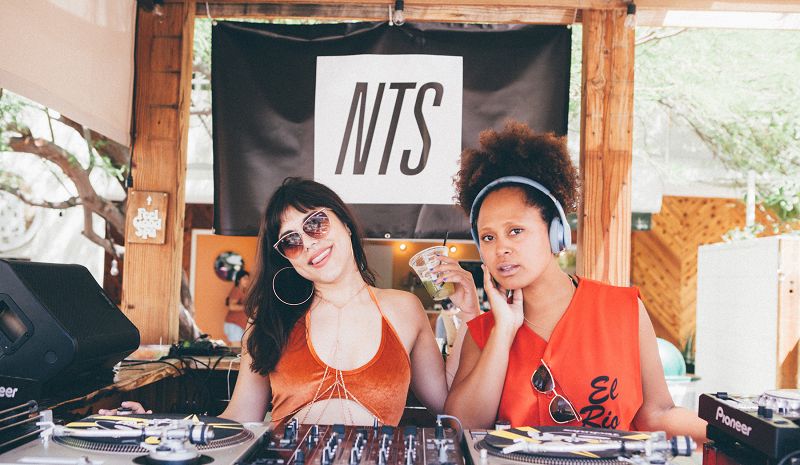 Whits & Giggles - Live From Desert Gold Palm Springs