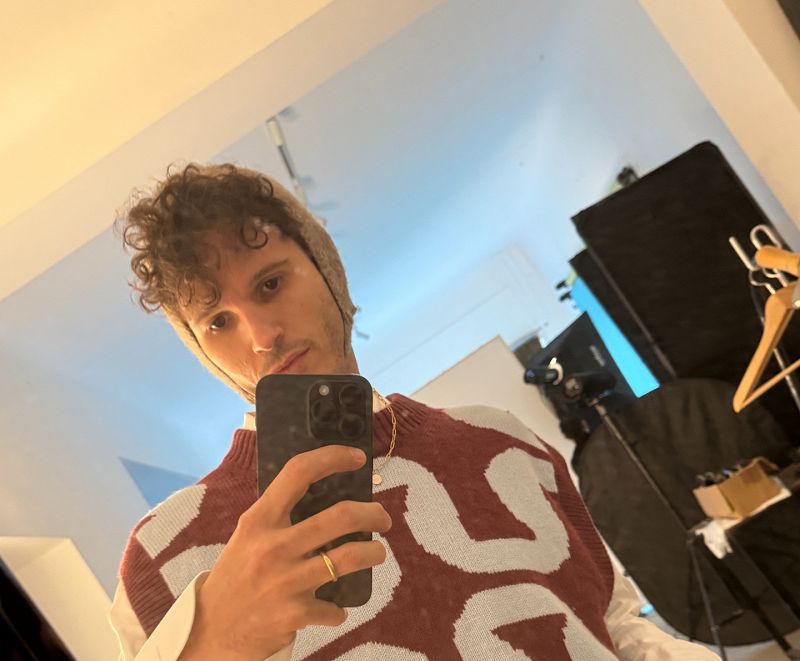 Chico Blanco Invites Kid Simius